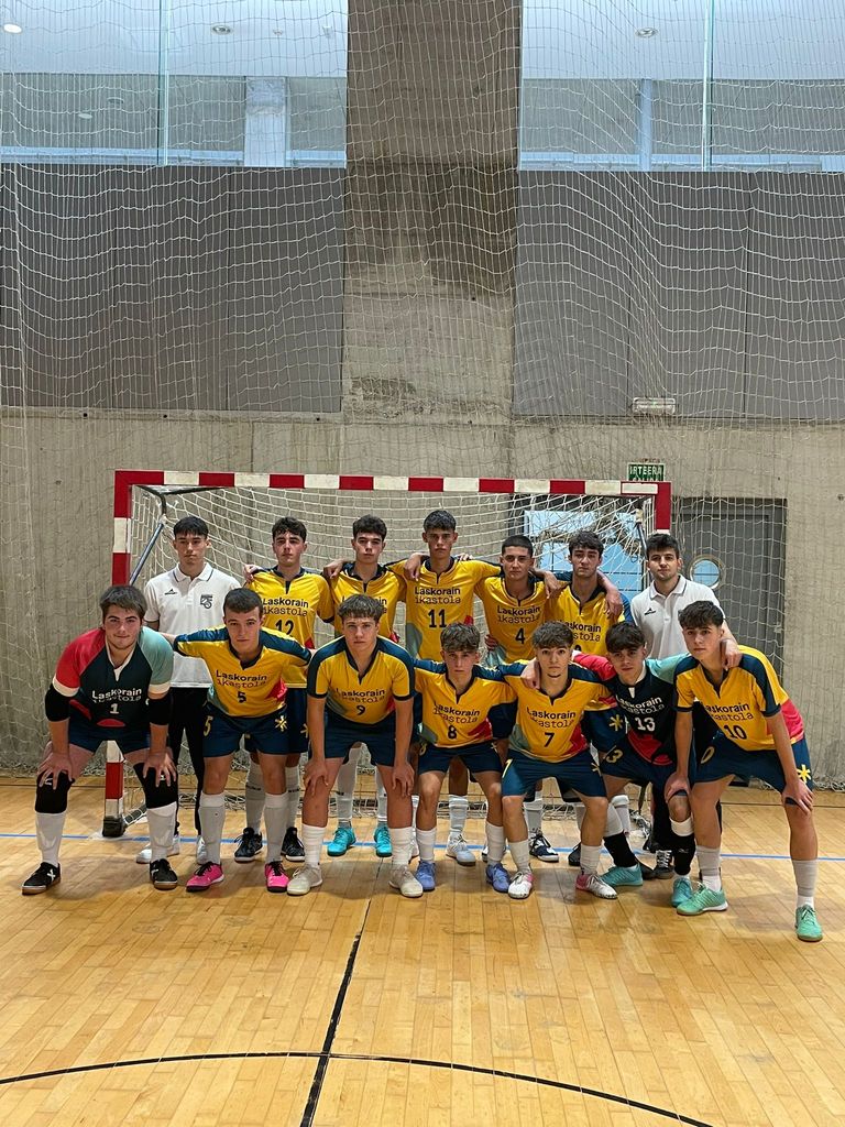 https://api.clupik.com/clubs/15674/teams/207108/picture/2452ffef-3239-4485-9ee2-eecf35deddf6.large.jpg