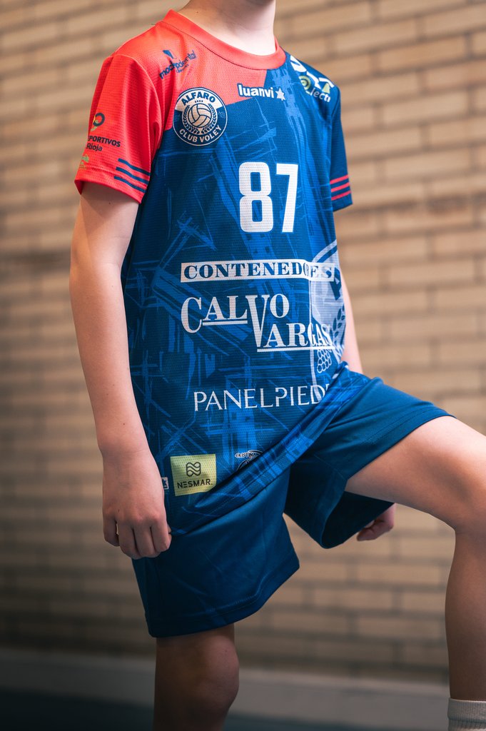https://api.clupik.com/clubs/18586/shop/image/82007?format=large