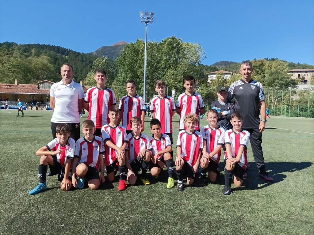 https://api.clupik.com/clubs/2544/teams/117178/picture/9e89fe15-495f-4500-ac90-d6c9b358946f.large.jpg