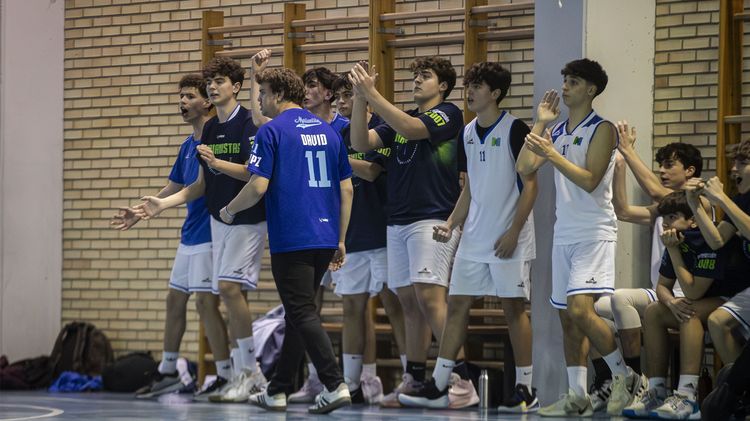 https://api.clupik.com/clubs/5697/teams/387185/picture/124a4b39-d9c0-4809-91be-76c105fa85ba.medium.jpg