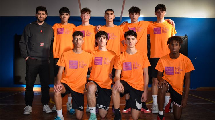 https://api.clupik.com/clubs/5697/teams/387188/picture/599920f9-5ea5-4280-ad43-3059db6a63b4.medium.jpg