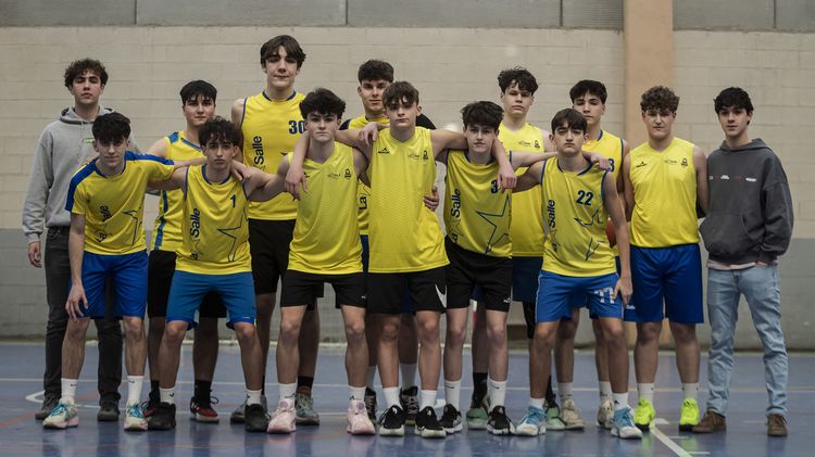 https://api.clupik.com/clubs/5697/teams/387198/picture/d92f9989-5806-4a39-80ff-b541943ad9e6.medium.jpg