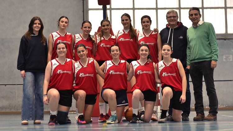 https://api.clupik.com/clubs/5697/teams/387202/picture/8ffdb270-cd27-4d8a-bd88-1f842052293d.medium.jpg