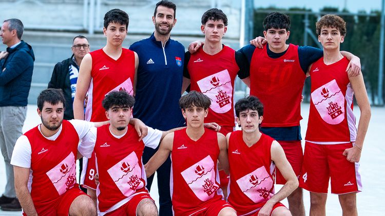 https://api.clupik.com/clubs/5697/teams/471376/picture/c71d3318-0ac8-42d2-80bb-7dd1659402c0.medium.jpg