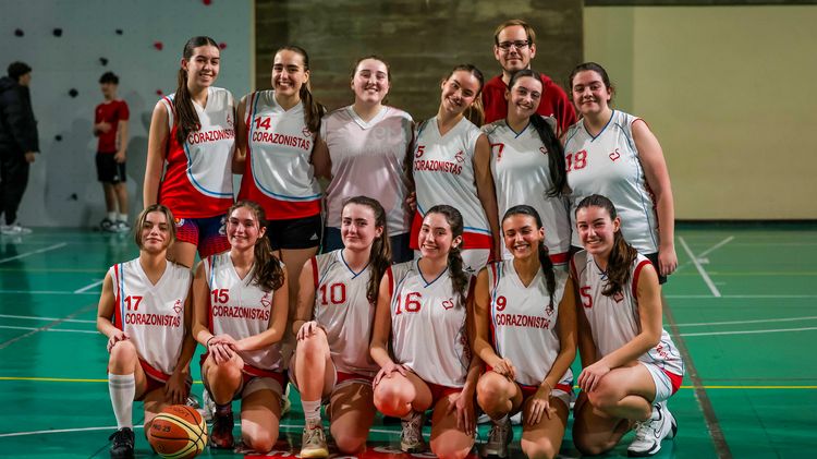 https://api.clupik.com/clubs/5697/teams/471377/picture/c6ceda4f-493a-4456-9c56-98126d1d2fa2.medium.jpg