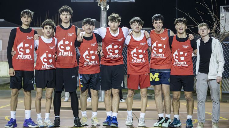 https://api.clupik.com/clubs/5697/teams/495403/picture/28136dc8-e48c-4f85-9221-2dff3d0ec538.medium.jpg